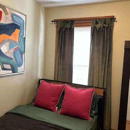 Green Room In Dorothys Bnb Chicago Buitenkant foto