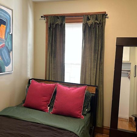 Green Room In Dorothys Bnb Chicago Buitenkant foto